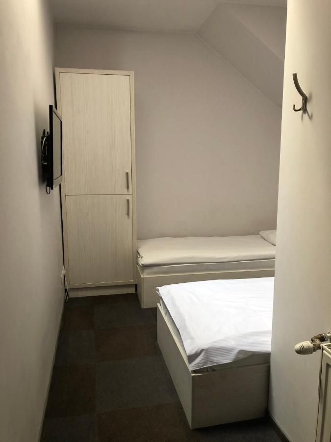 Hostel Promenada Rzeszów Esterno foto
