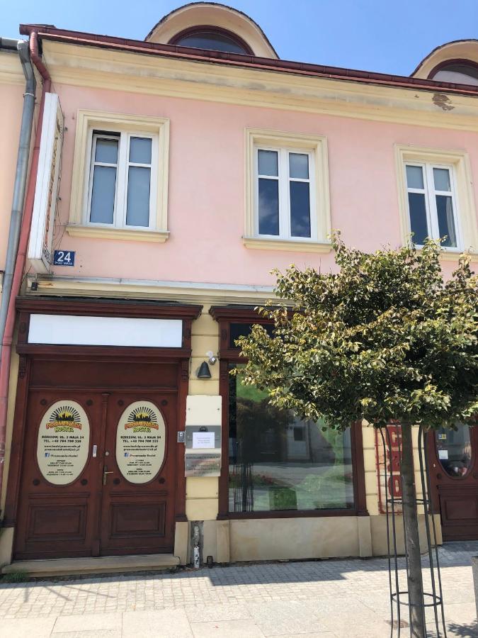 Hostel Promenada Rzeszów Esterno foto