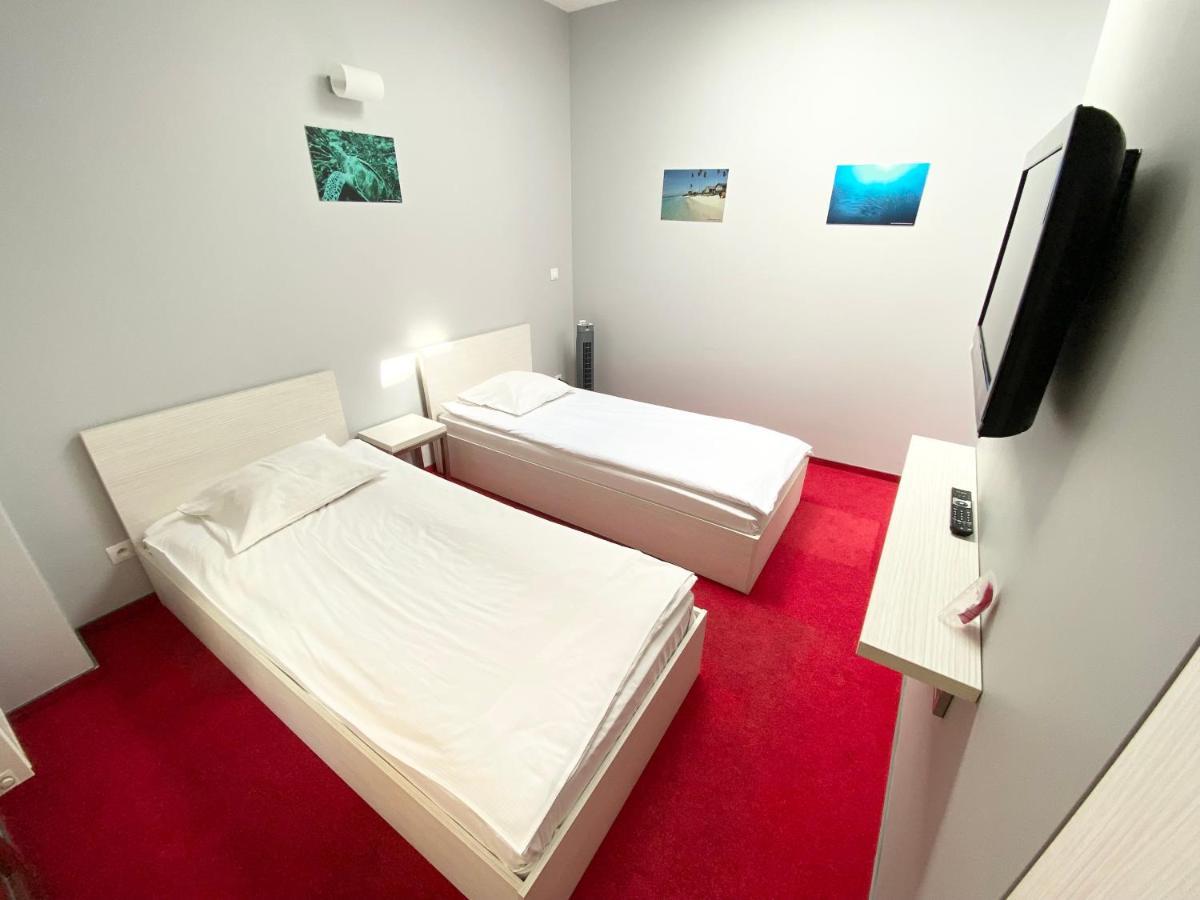 Hostel Promenada Rzeszów Esterno foto